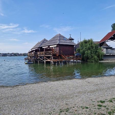 Bora Bora Na Slnecnych Jazerach Apartment Сенец Екстериор снимка